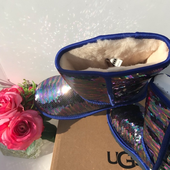 UGG Classic Short Sequin Boot - Picture 8 of 11